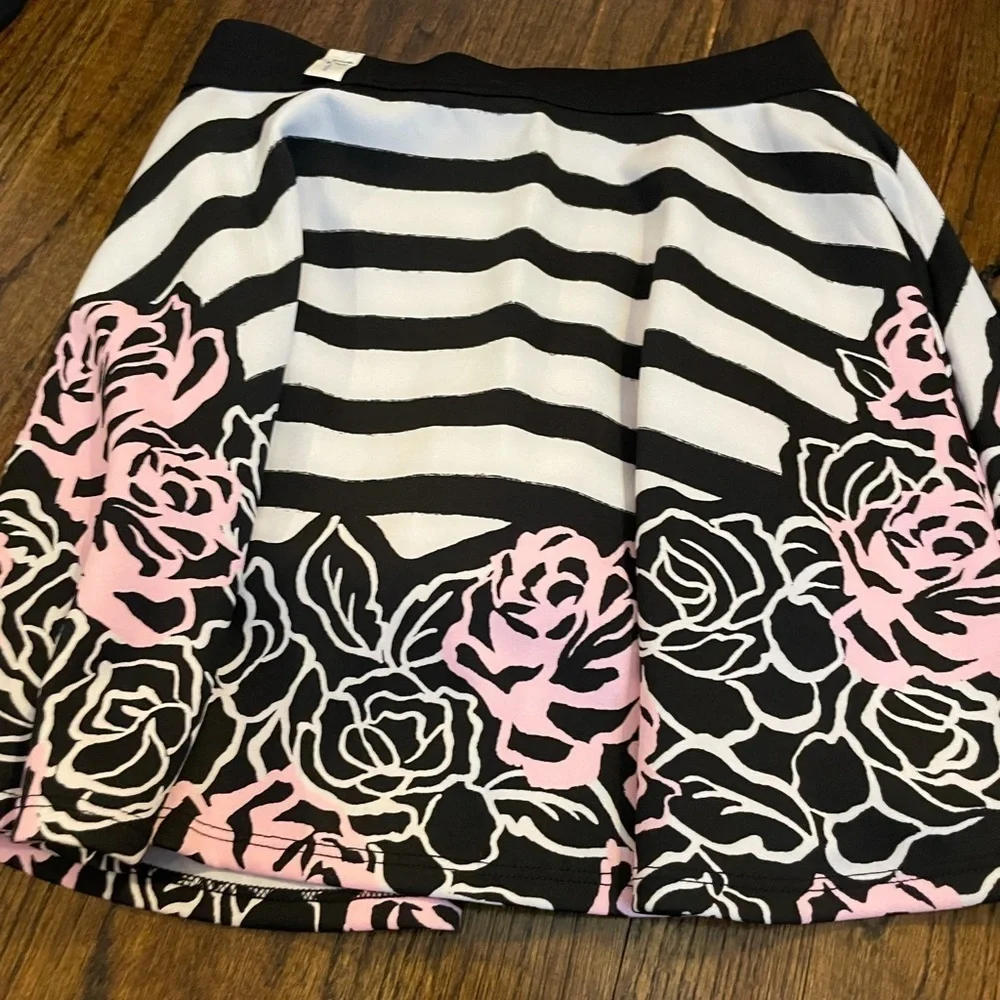 Justice NWT black white and pink skort size 12
